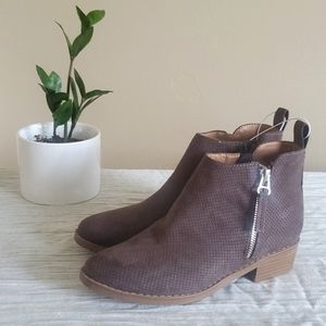 NWT Universal Thread Ankle Booties Size 5.5